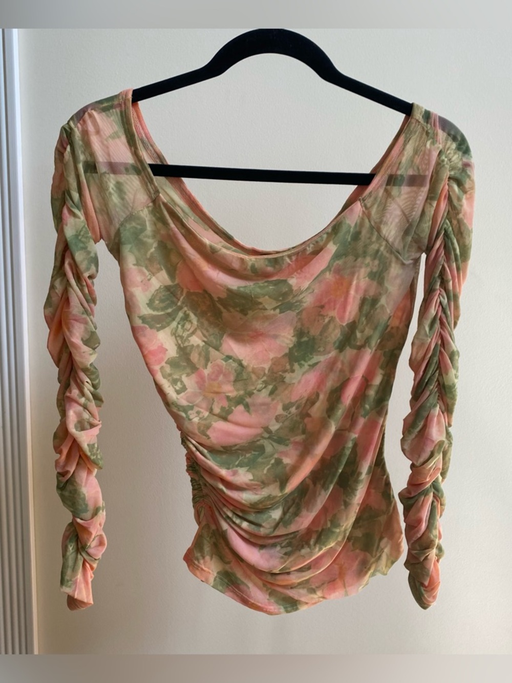 NWOT Free People Priya off-the-shoulder ruched long-sleeve floral top Sz XS - Picture 4 of 6